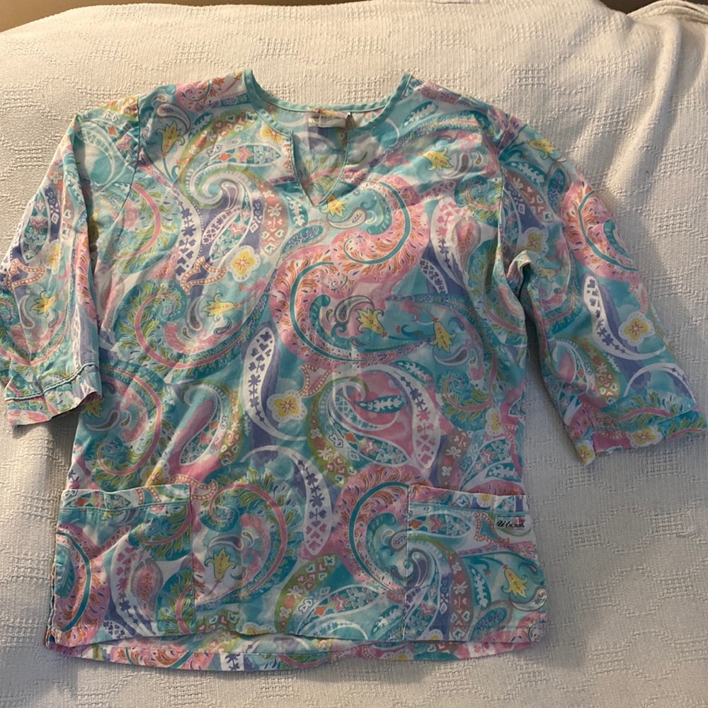 UA scrub top